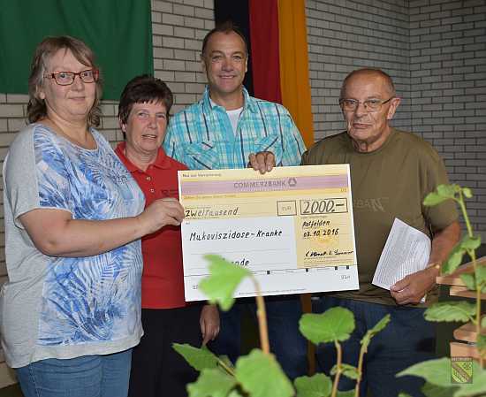 Spendenscheckübergabe an Mukoviszidose-Regionalgruppe Tübingen