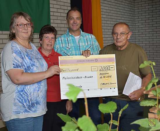 ARGE Wandervereine übergibt Spendenscheck an Mukoviszidose in Rotfelden Spendenscheckübergabe an Mukoviszidose-Regionalgruppe Tübingen
