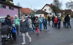 Treffpunkt an der Gemeindehalle