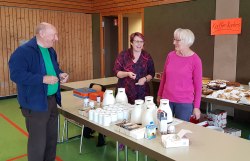 Kaffee-und Kuchenausgabe in der Falkensteinhalle