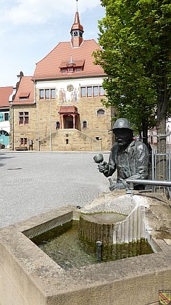 Rathaus mit Steinmetzbrunnen