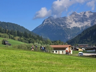 Berglandschaft mit Wanderer am Pillersee